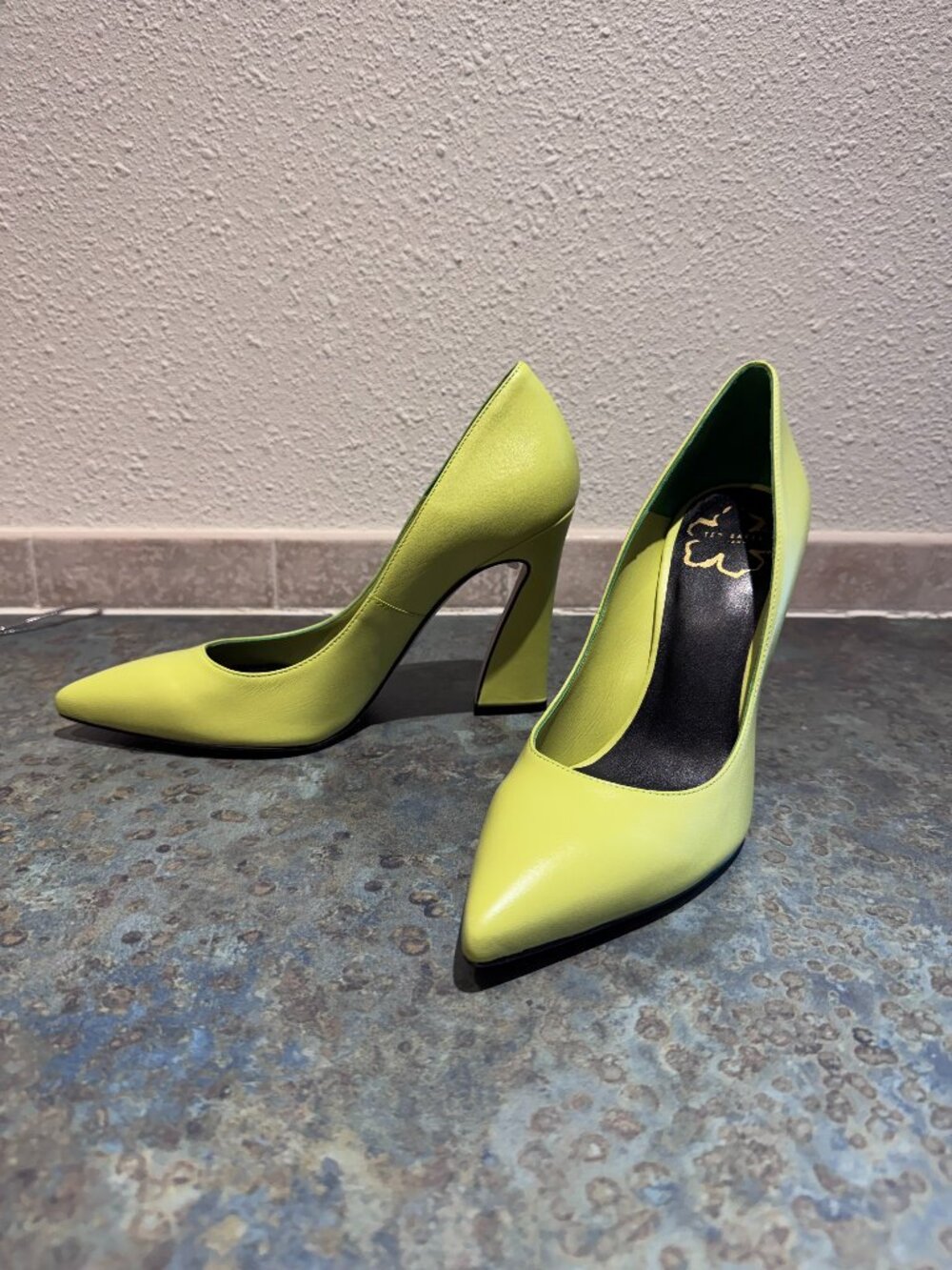 Ted Baker Teyma Pointy Toe Leather Pumps - Green - 39 - Picture 2 of 9